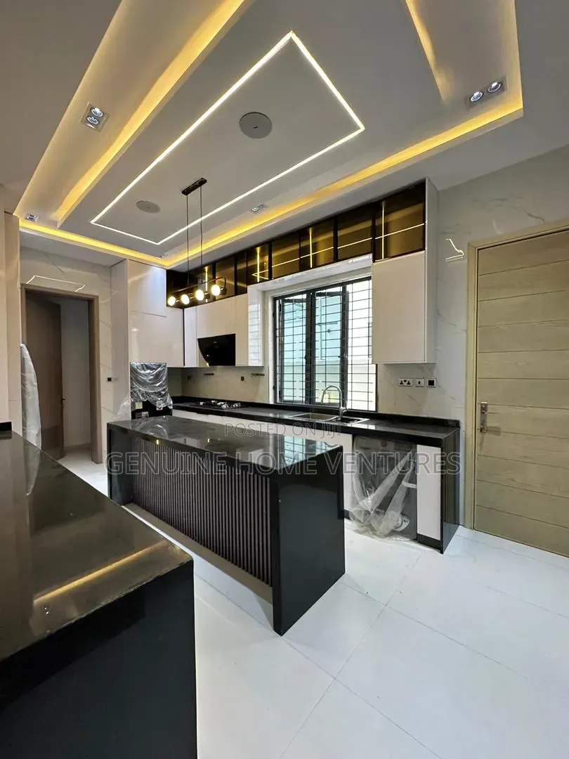 5bdrm Duplex in Lekki Phase One for sale