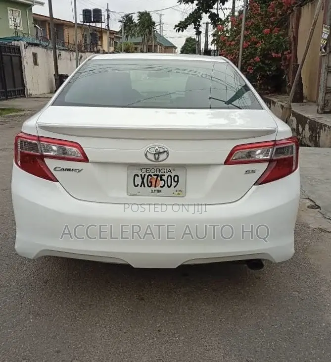 Toyota Camry SE 4dr Sedan (2.5L 4cyl 6A) 2013 White