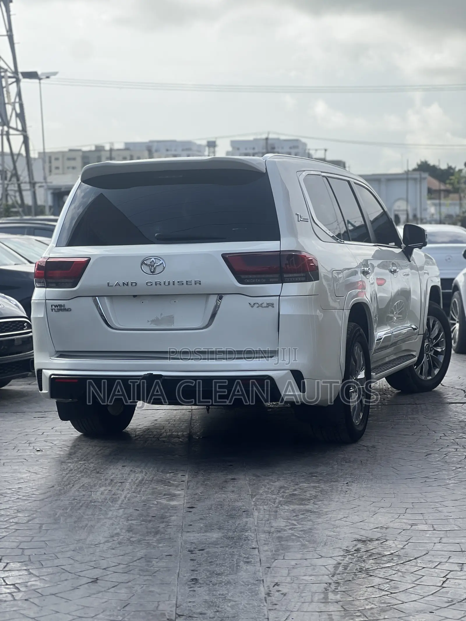 Toyota Land Cruiser LC300 2024 White