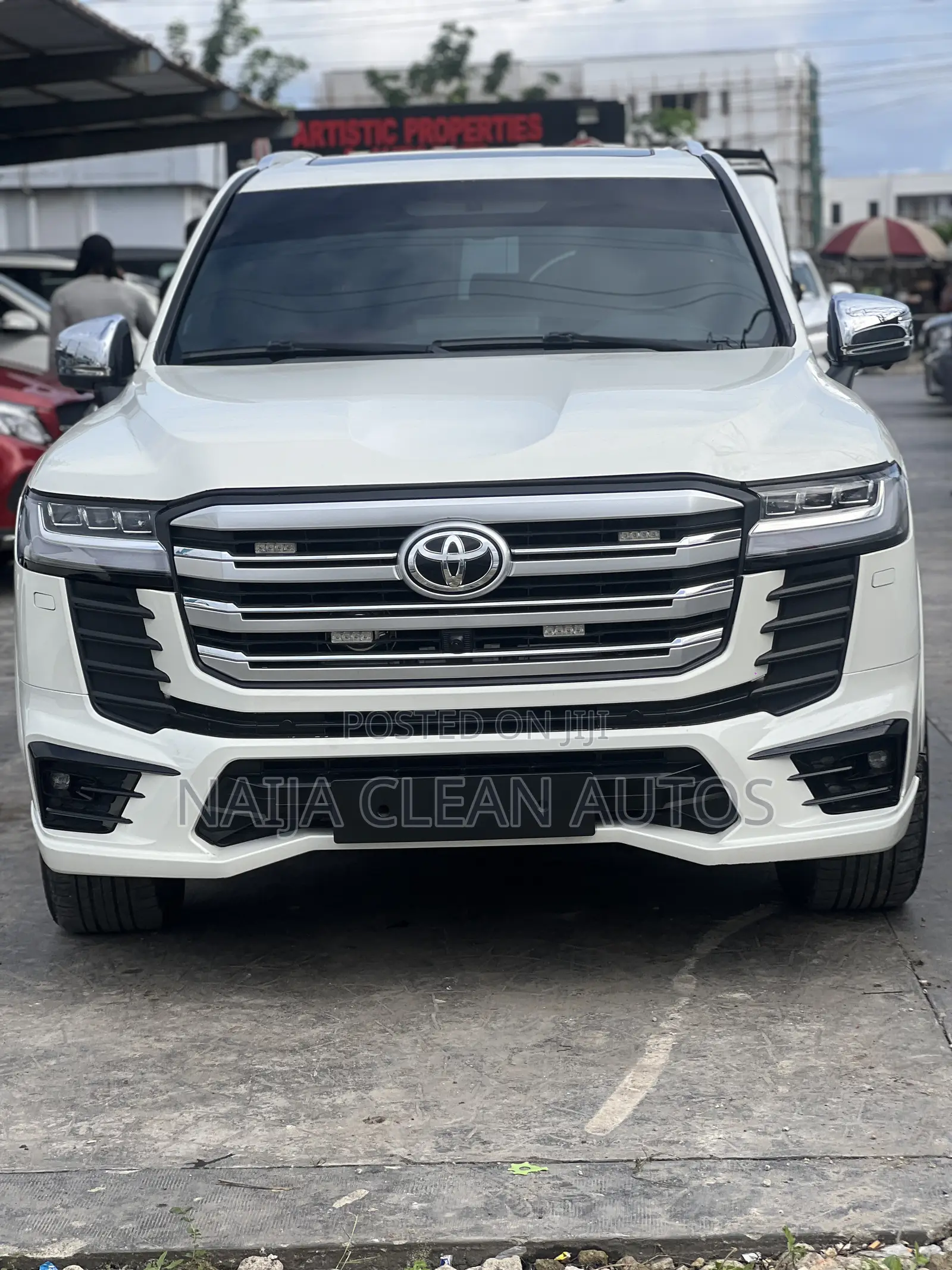 Toyota Land Cruiser LC300 2024 White