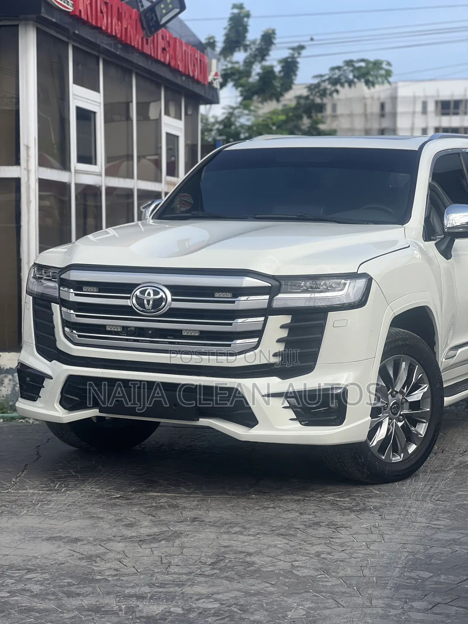 Toyota Land Cruiser LC300 2024 White