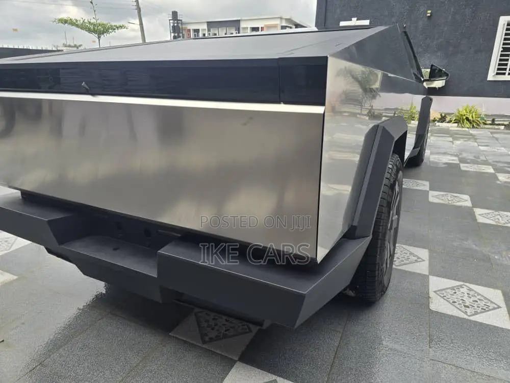 New Tesla Cybertruck Cyberbeast AWD 2025 Silver