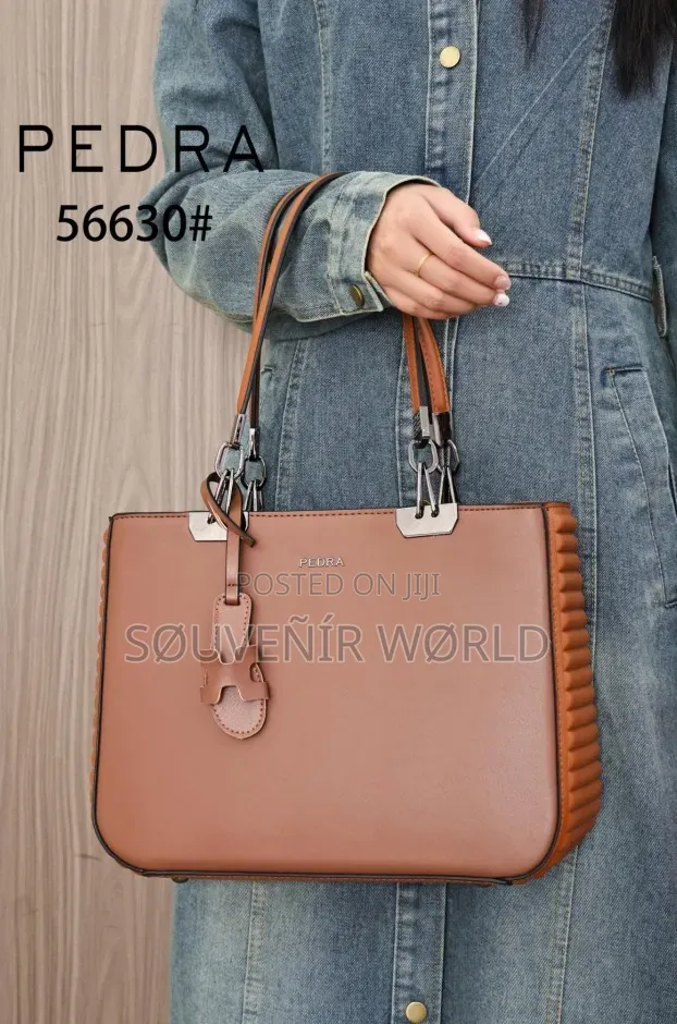 Pedra Luxury Tote Handbag – Model
