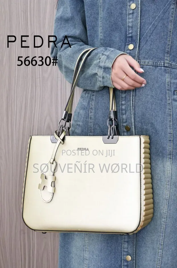 Pedra Luxury Tote Handbag – Model