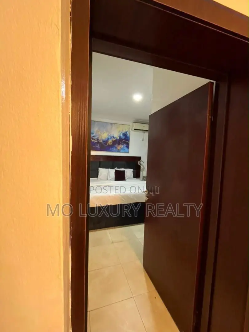 2bdrm Apartment in Lekki Phase 1 for rent