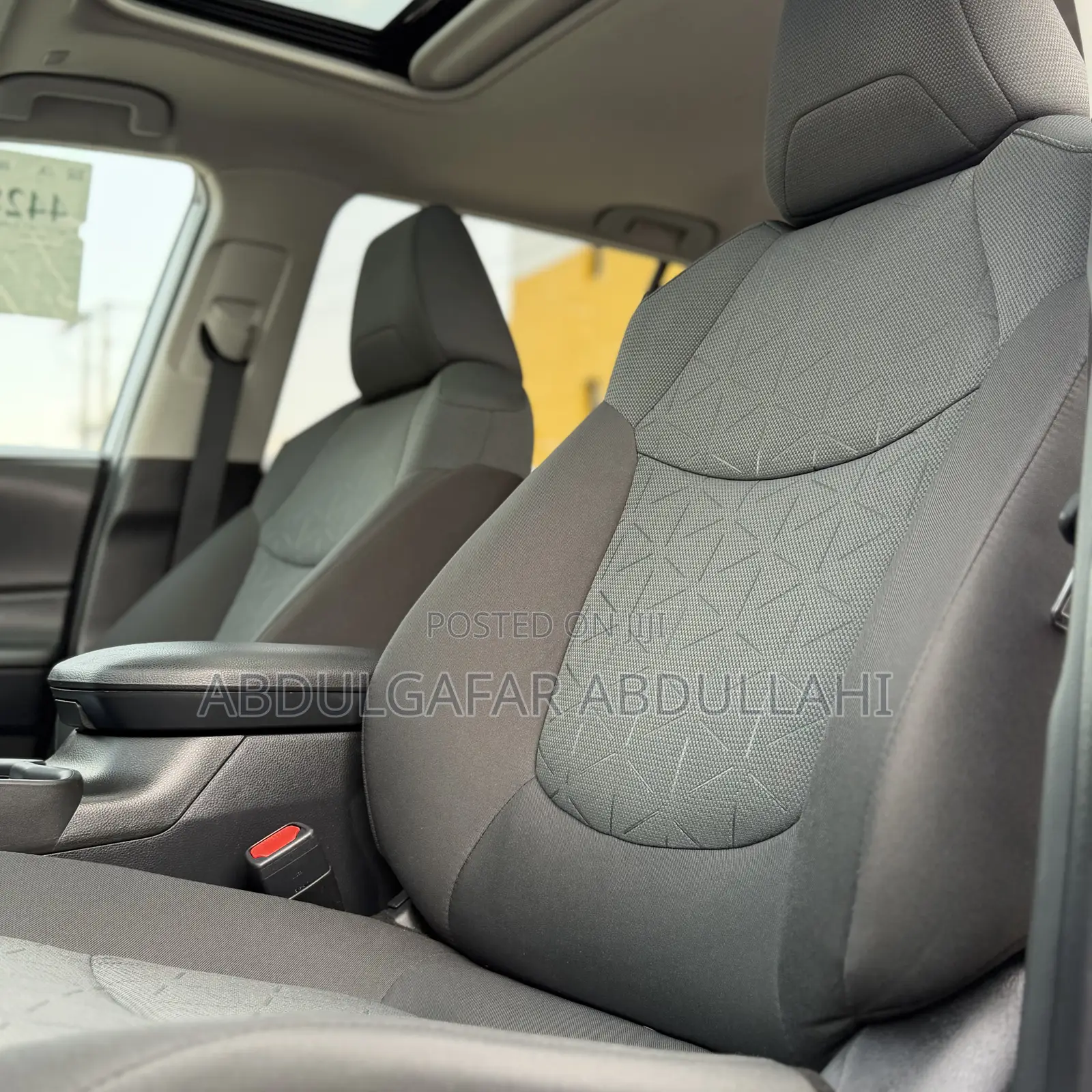 Toyota RAV4 XLE 2025 Silver