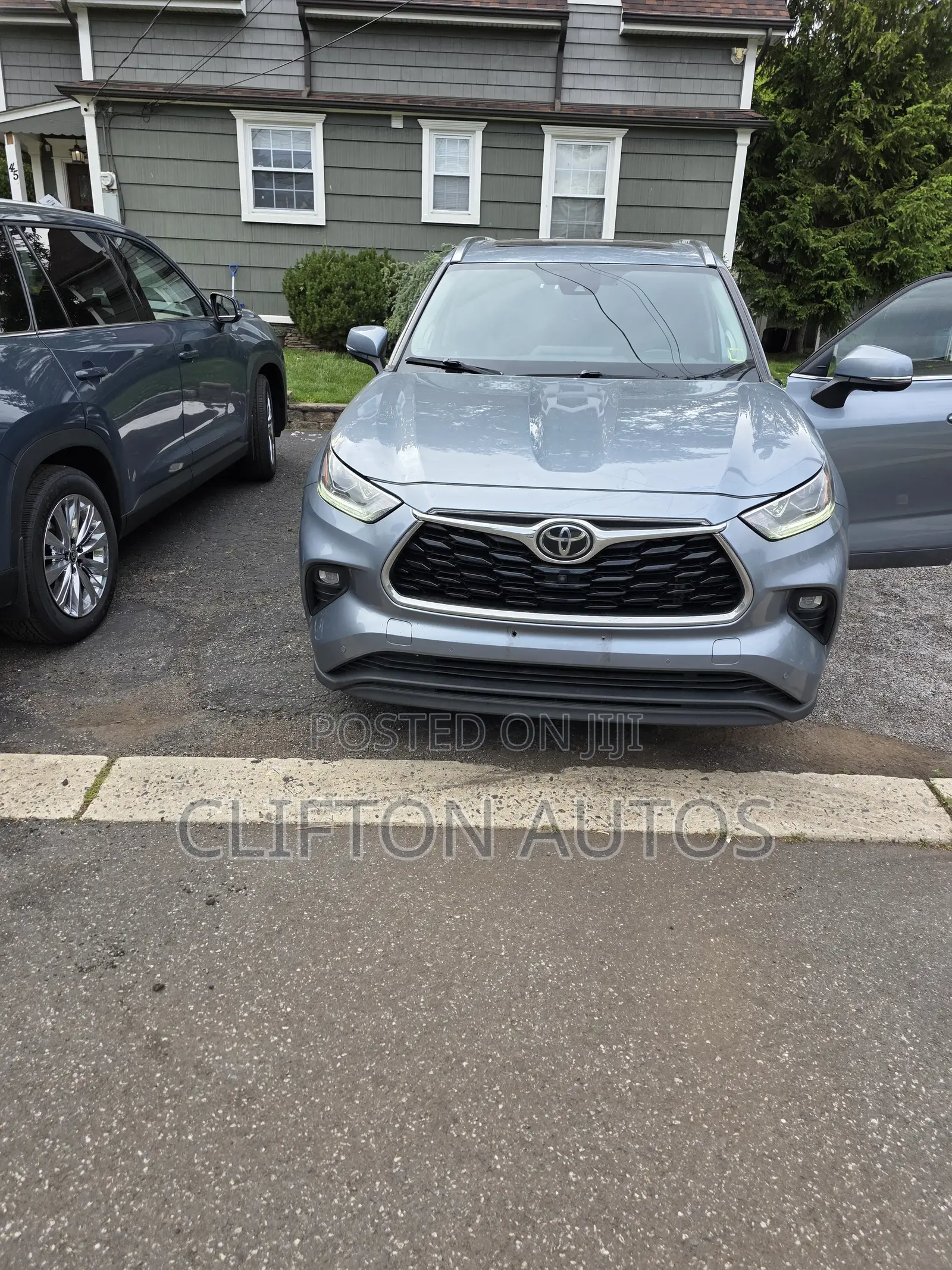 Toyota Highlander Limited 2022 Blue