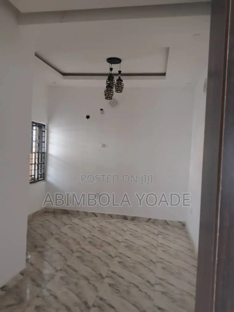 4bdrm Duplex in Sabon Lugbe for sale