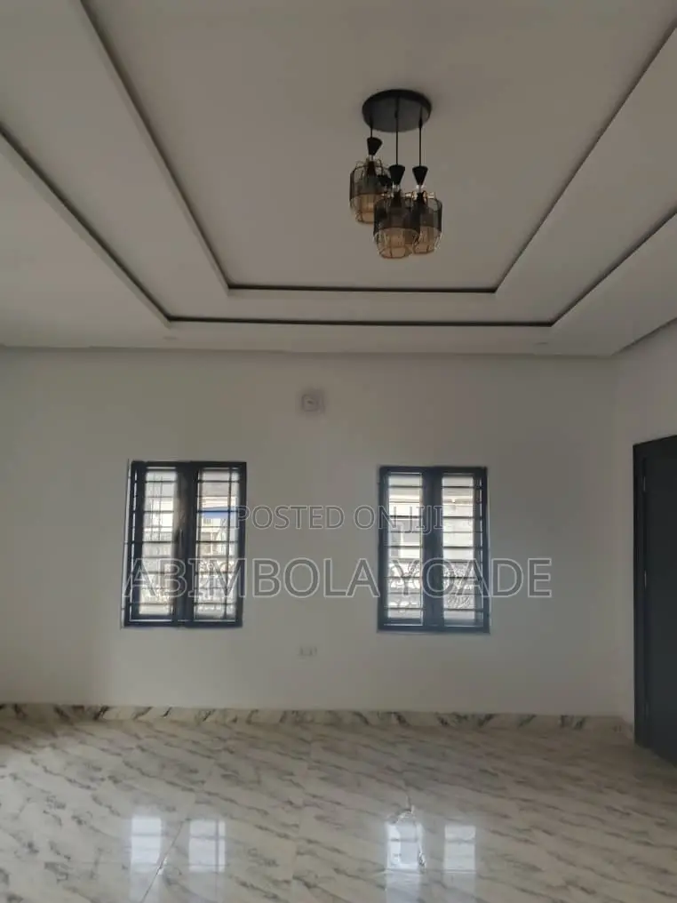 4bdrm Duplex in Sabon Lugbe for sale