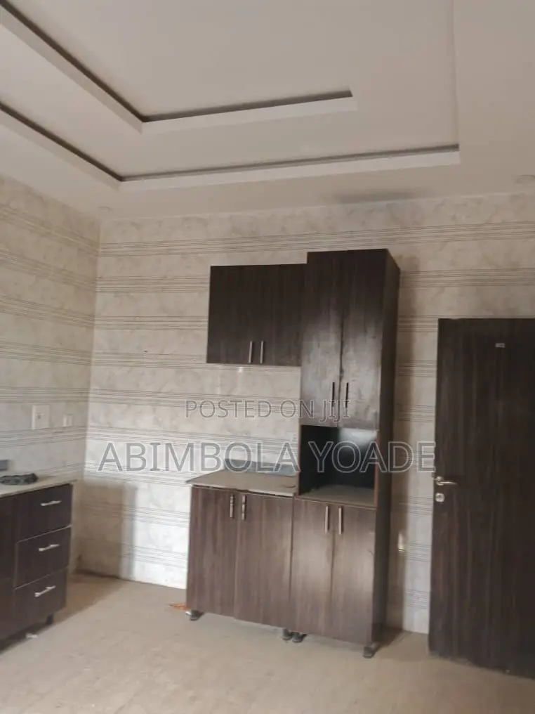 4bdrm Duplex in Sabon Lugbe for sale