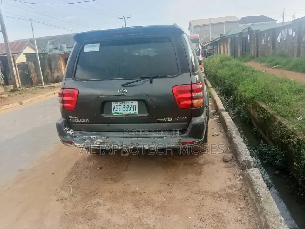 Toyota Sequoia 2003 Green