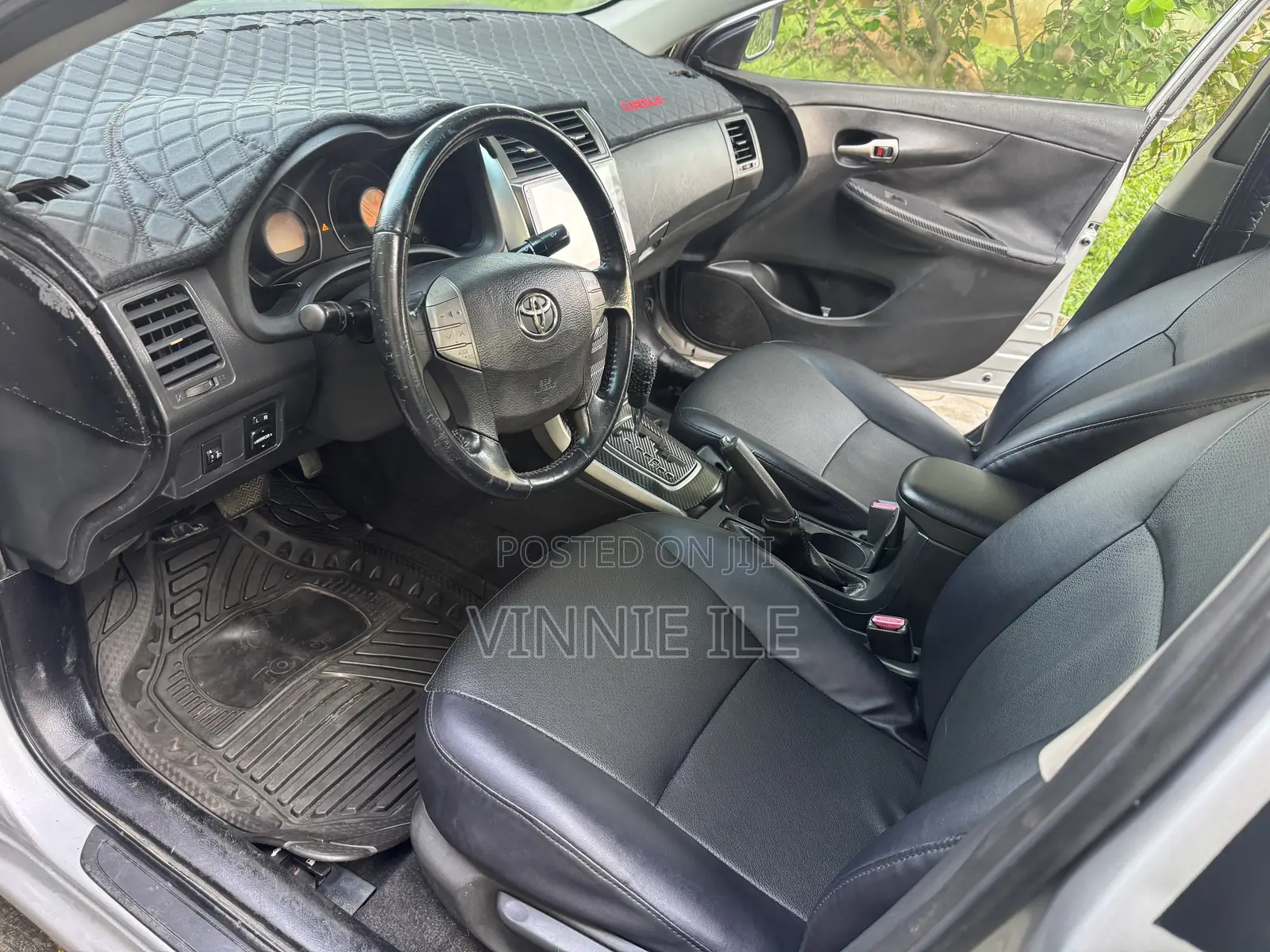 Toyota Corolla LE 4dr Sedan (1.8L 4cyl 4A) 2012 Silver