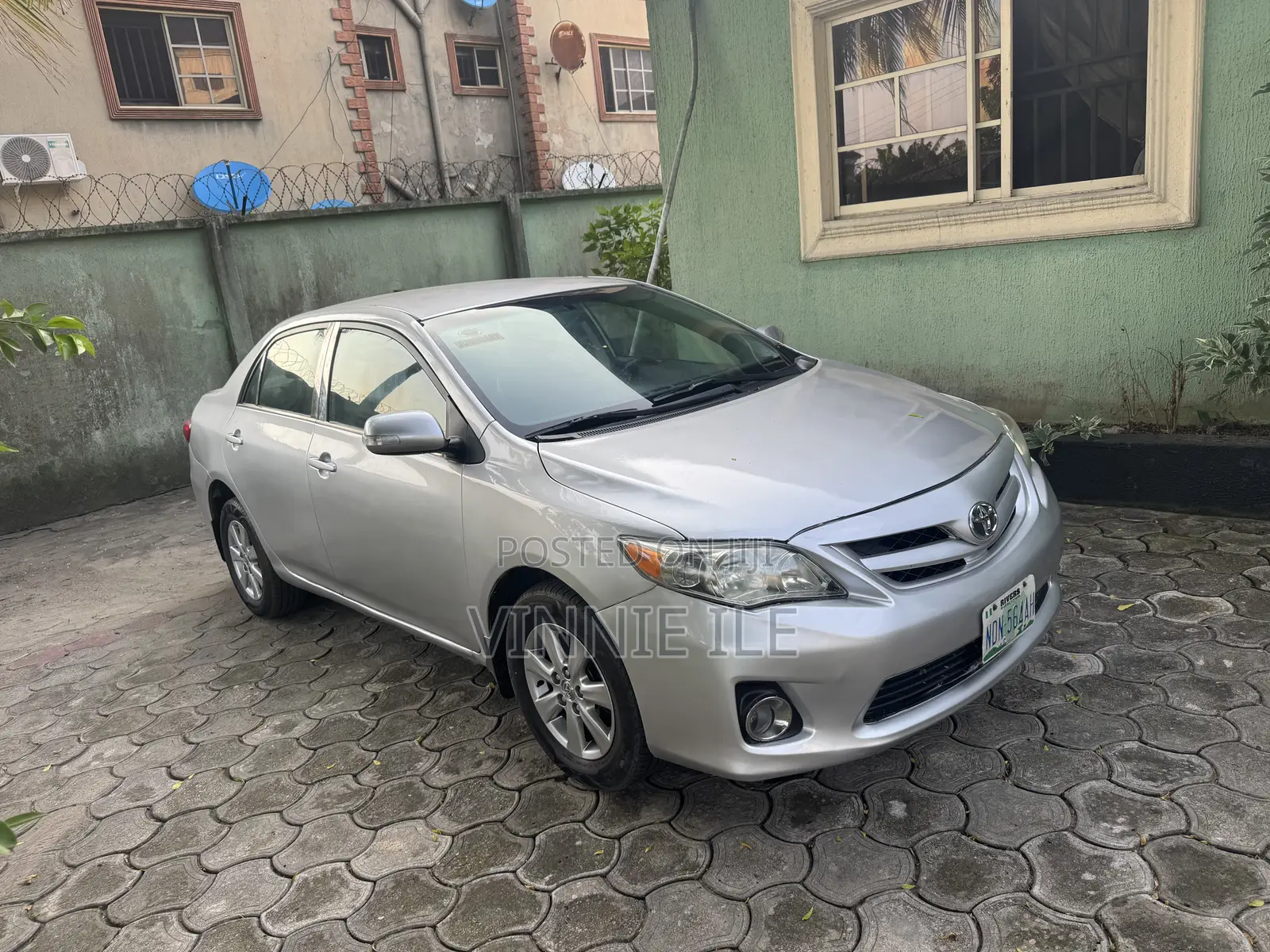 Toyota Corolla LE 4dr Sedan (1.8L 4cyl 4A) 2012 Silver