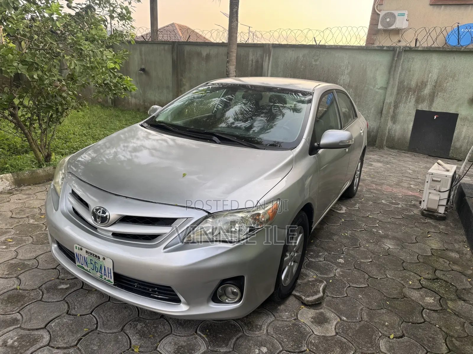 Toyota Corolla LE 4dr Sedan (1.8L 4cyl 4A) 2012 Silver