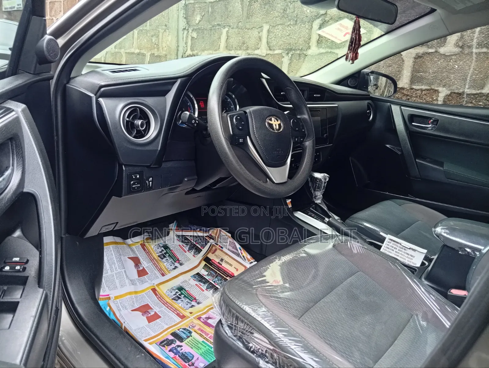 Toyota Corolla LE (1.8L 4cyl 2A) 2018 Gray