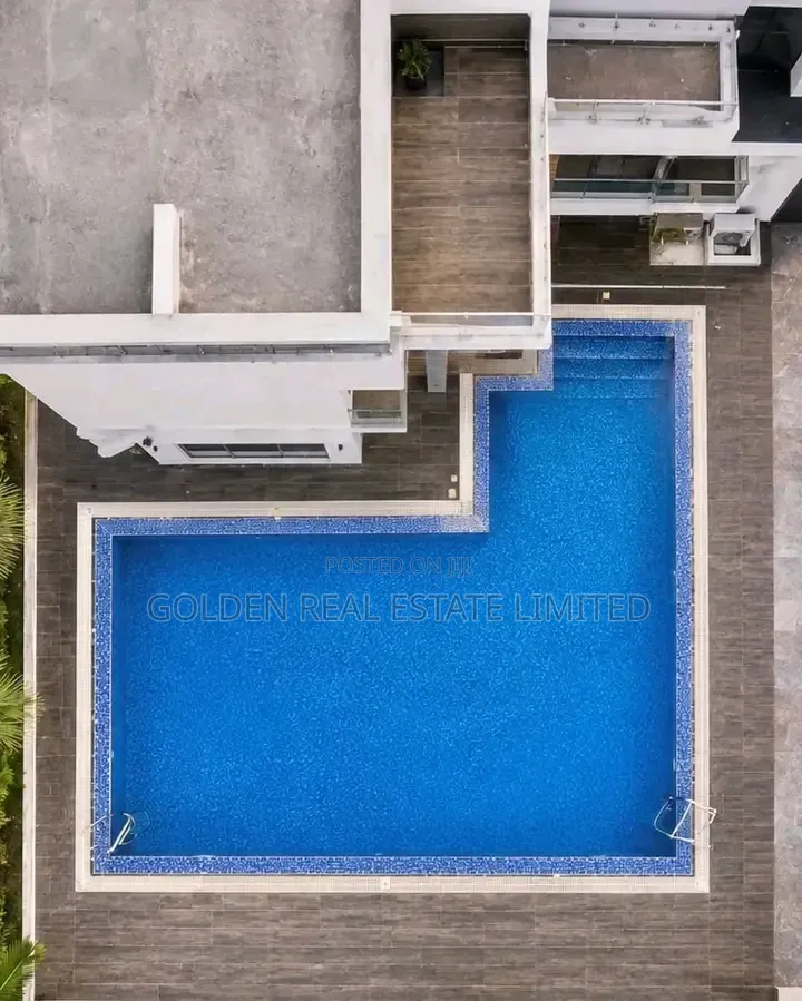 8bdrm Duplex in Dawaki for sale