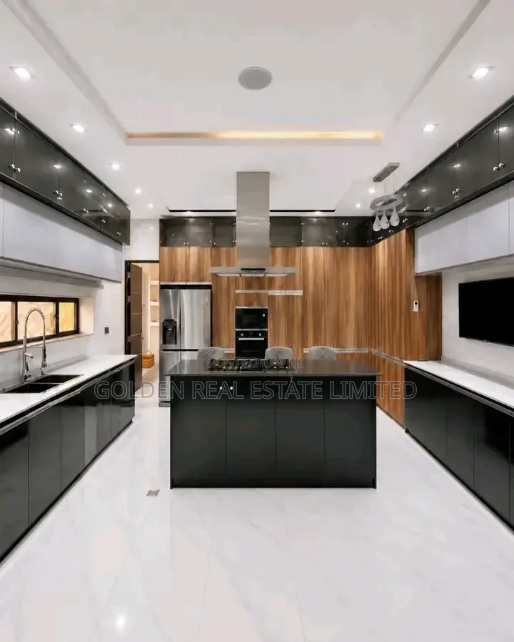 8bdrm Duplex in Dawaki for sale