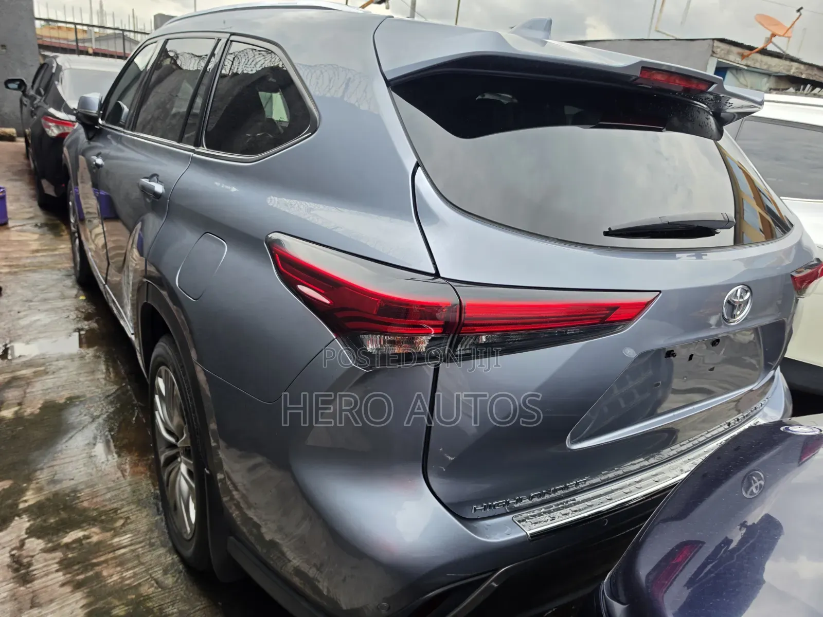 Toyota Highlander 2022 Blue