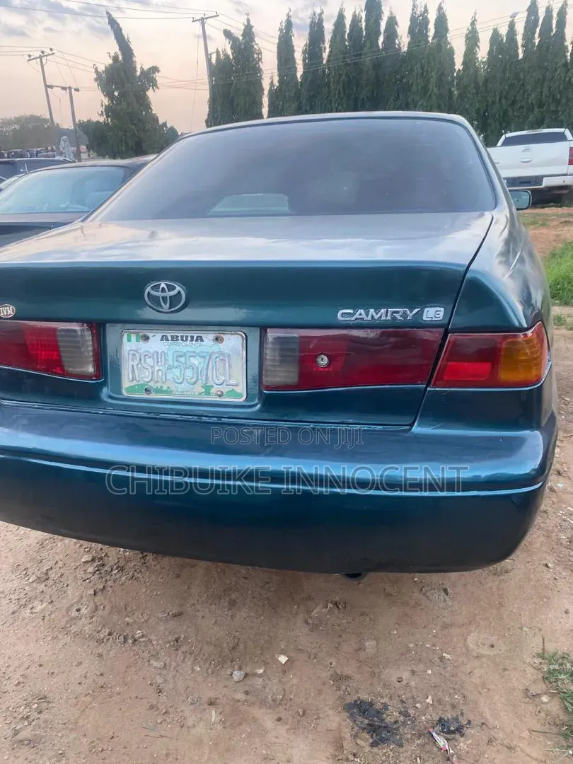 Toyota Camry 2000 Blue