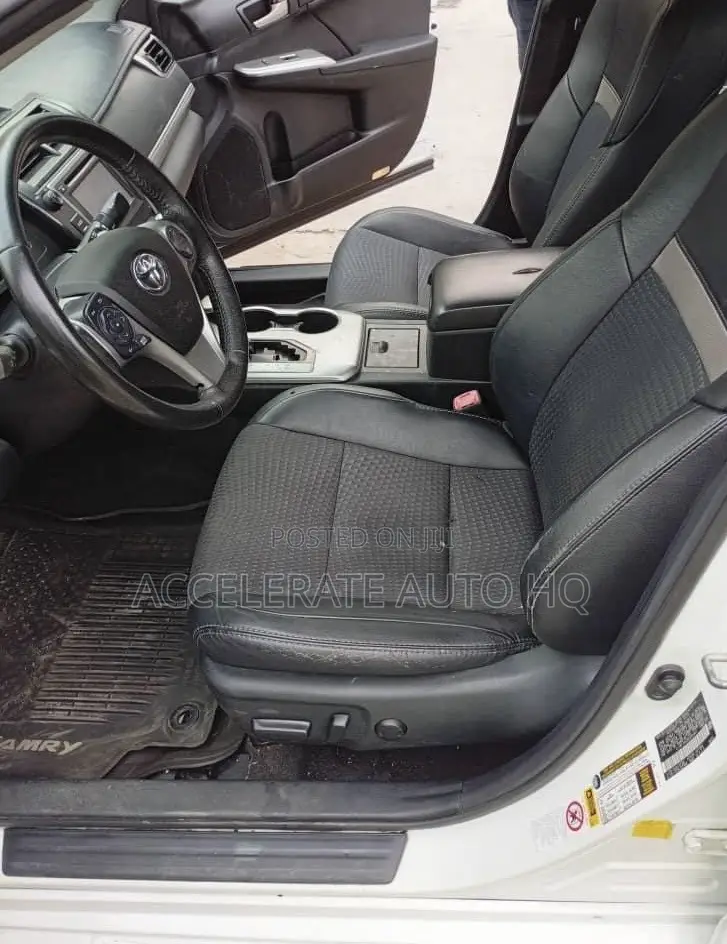 Toyota Camry SE 4dr Sedan (2.5L 4cyl 6A) 2013 White