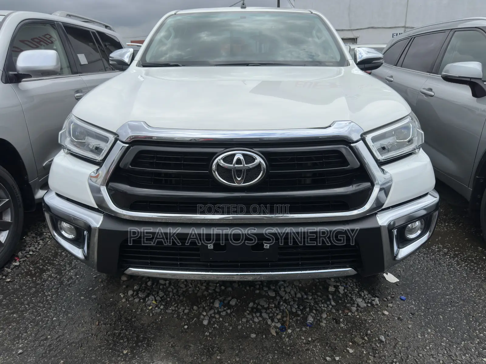 Toyota Hilux 2024 White
