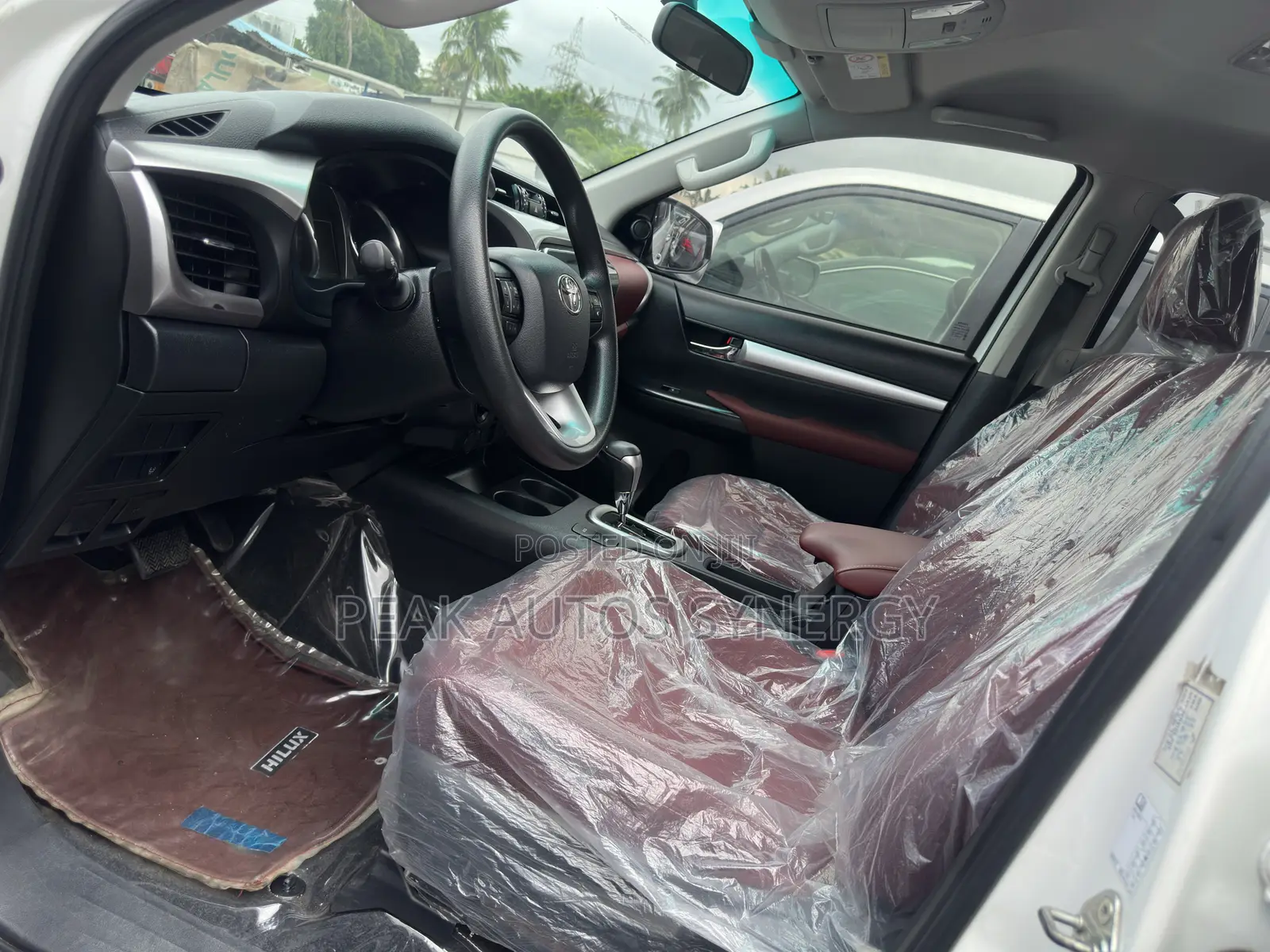 Toyota Hilux 2024 White