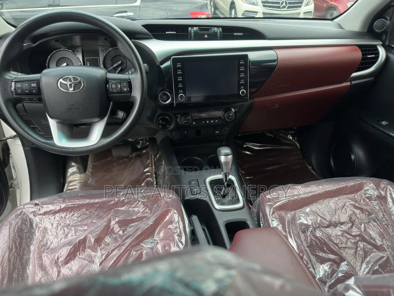 Toyota Hilux 2024 White