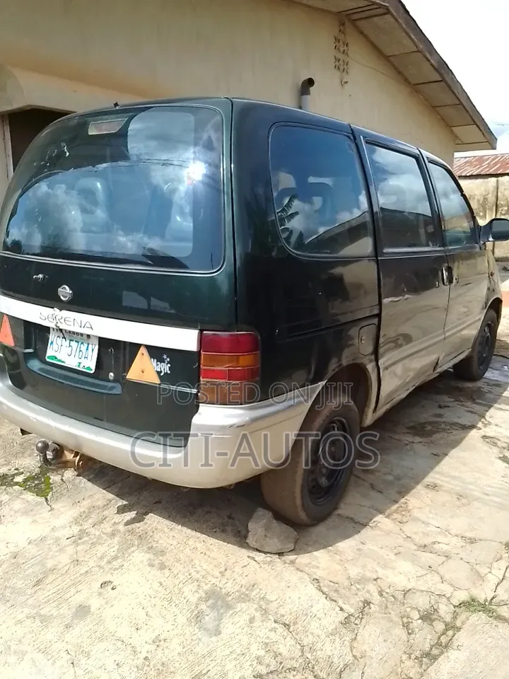 Nissan Serena 2001 Green