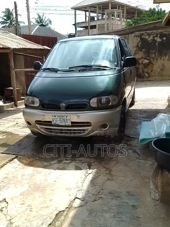Nissan Serena 2001 Green