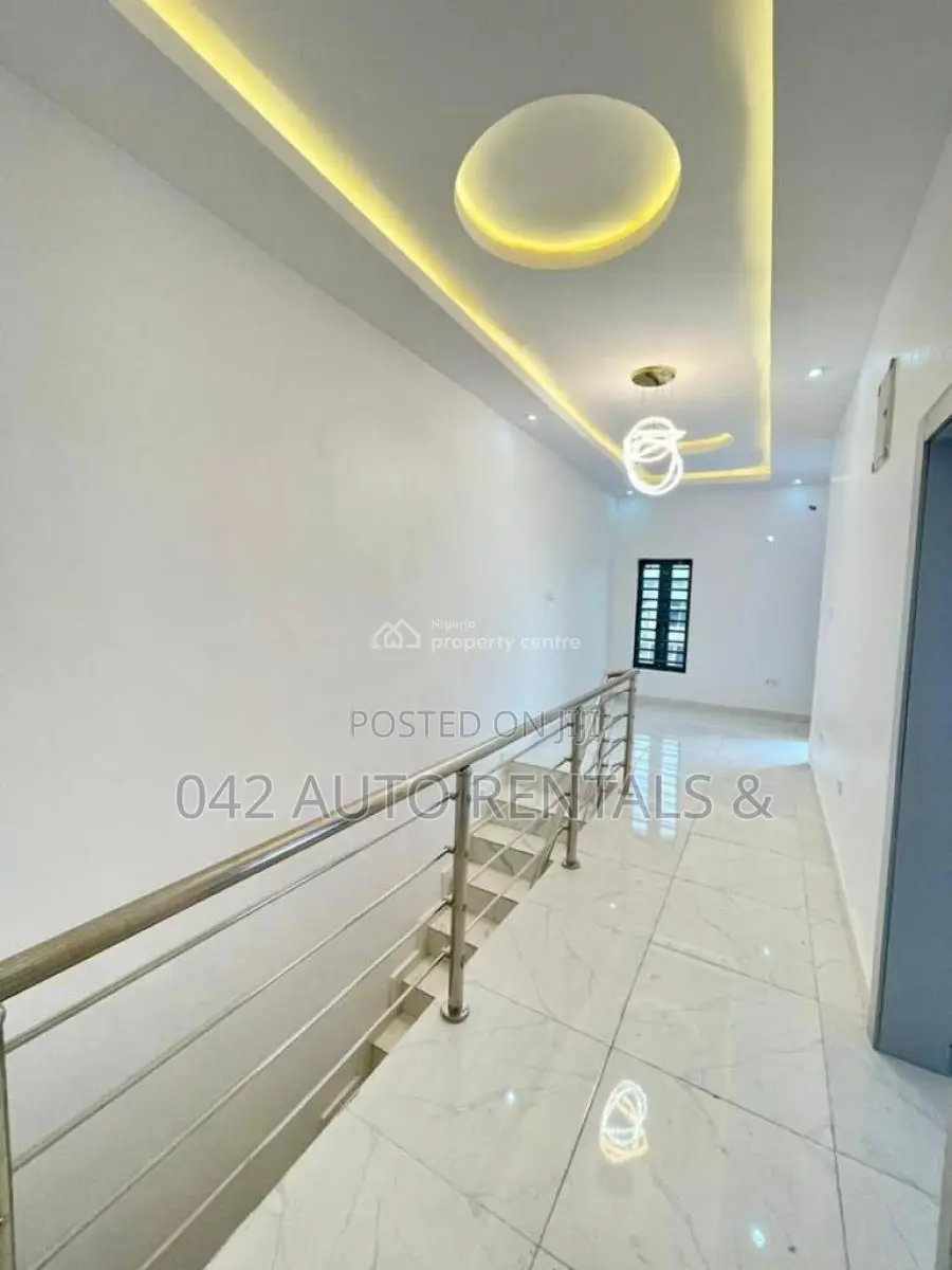 4bdrm Duplex in Ogui Road, Enugu for sale