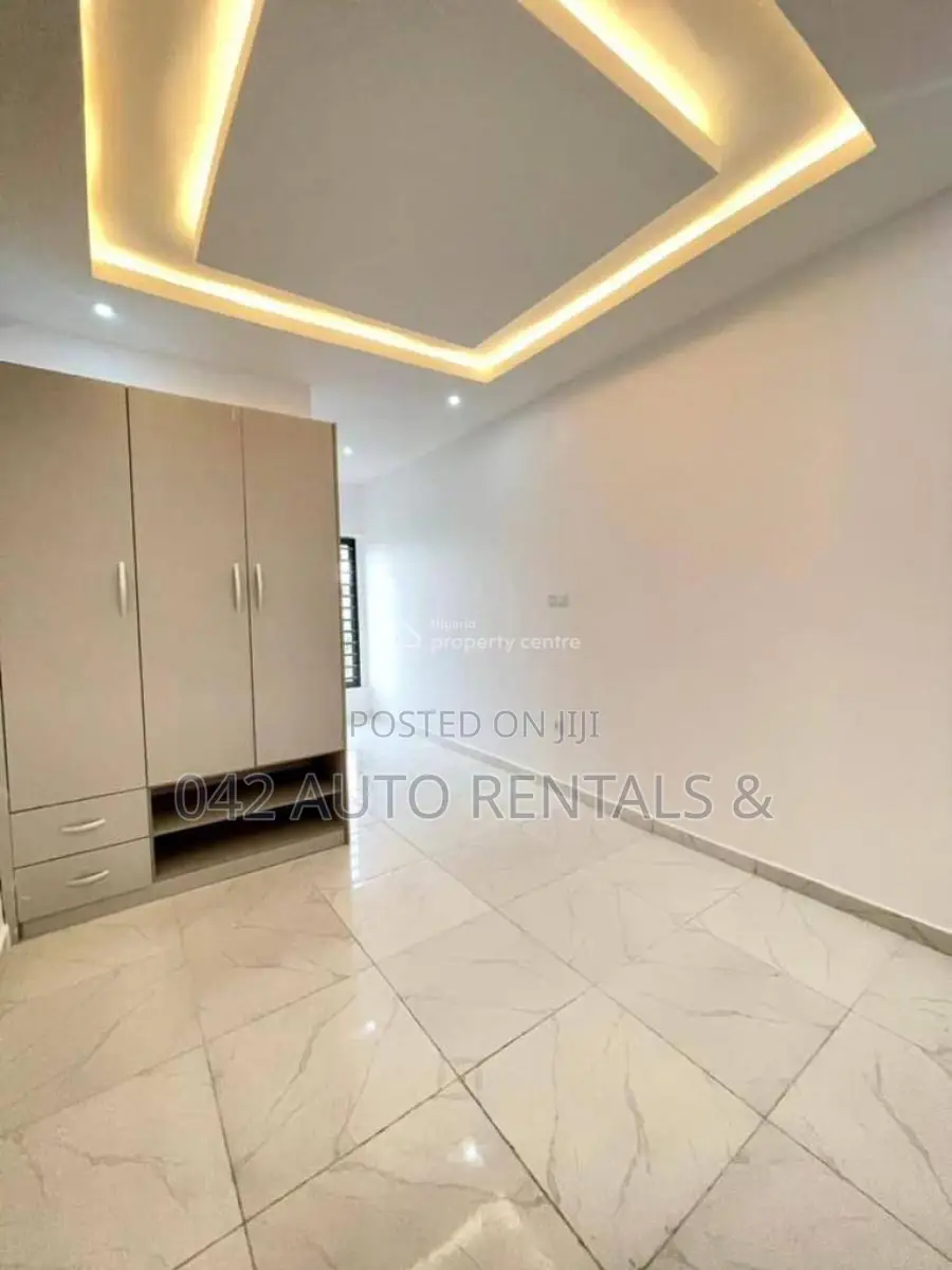 4bdrm Duplex in Ogui Road, Enugu for sale