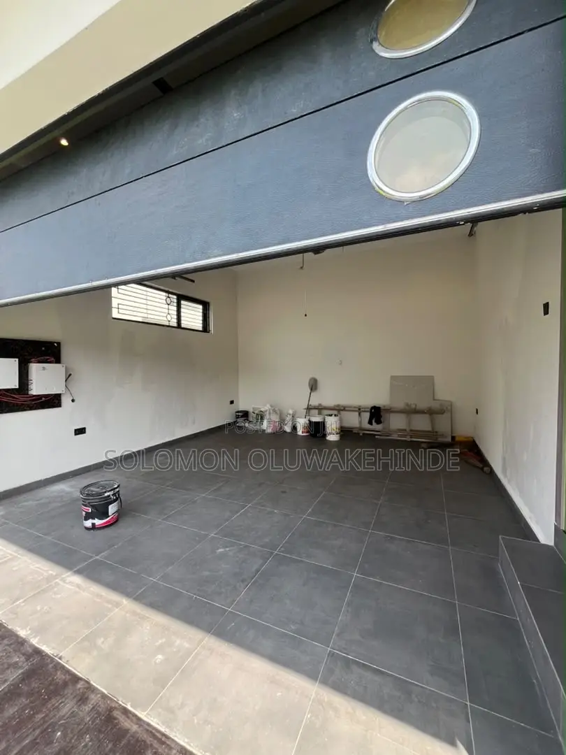 Furnished 5bdrm Duplex in Vgc for sale