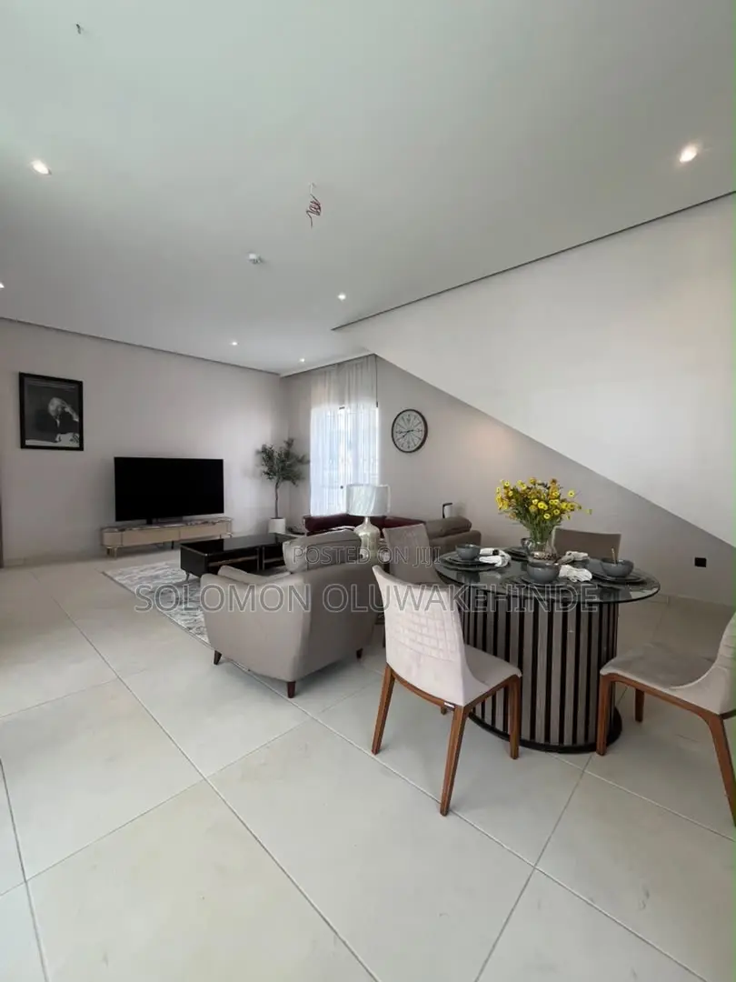 Furnished 5bdrm Duplex in Vgc for sale