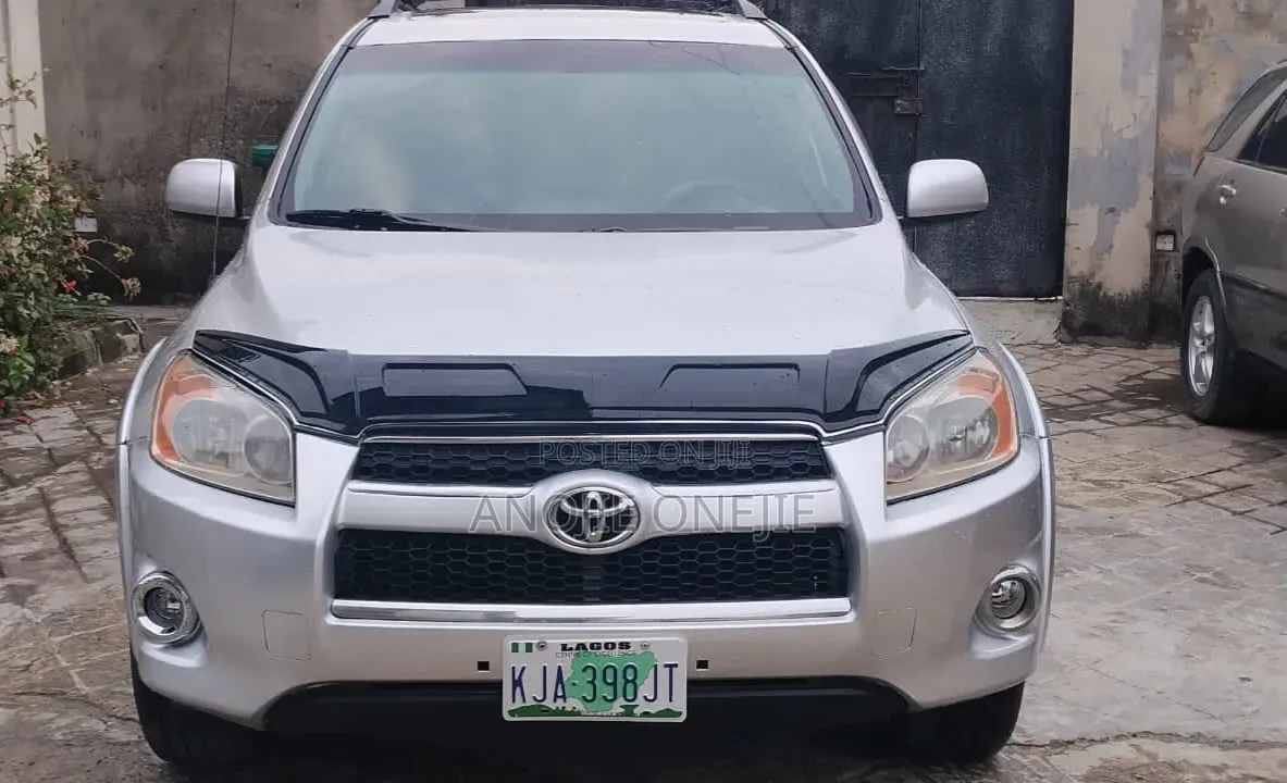 Toyota RAV4 2.4 2008 White