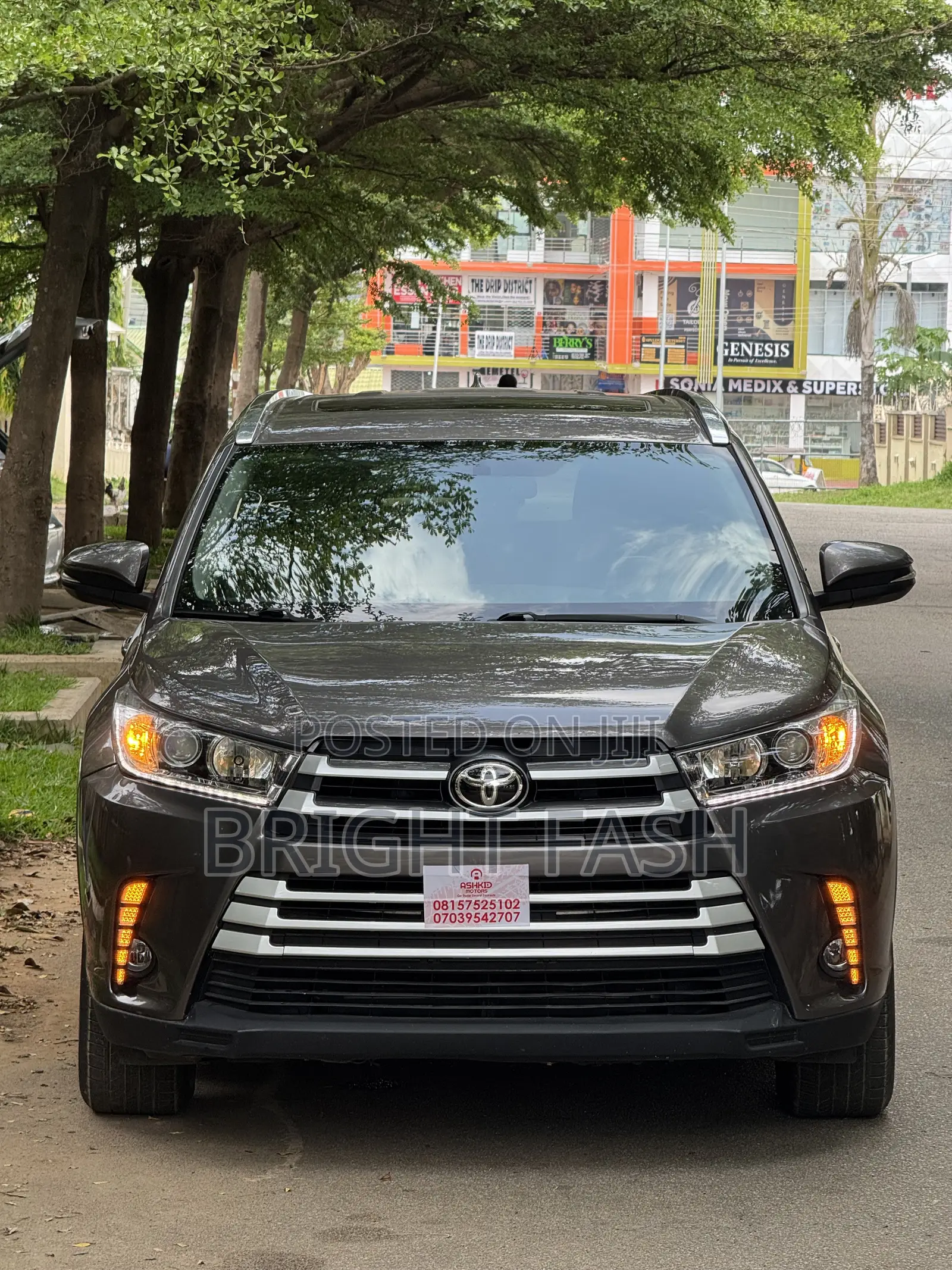 Toyota Highlander XLE 4x4 V6 (3.5L 6cyl 8A) 2017 Gray