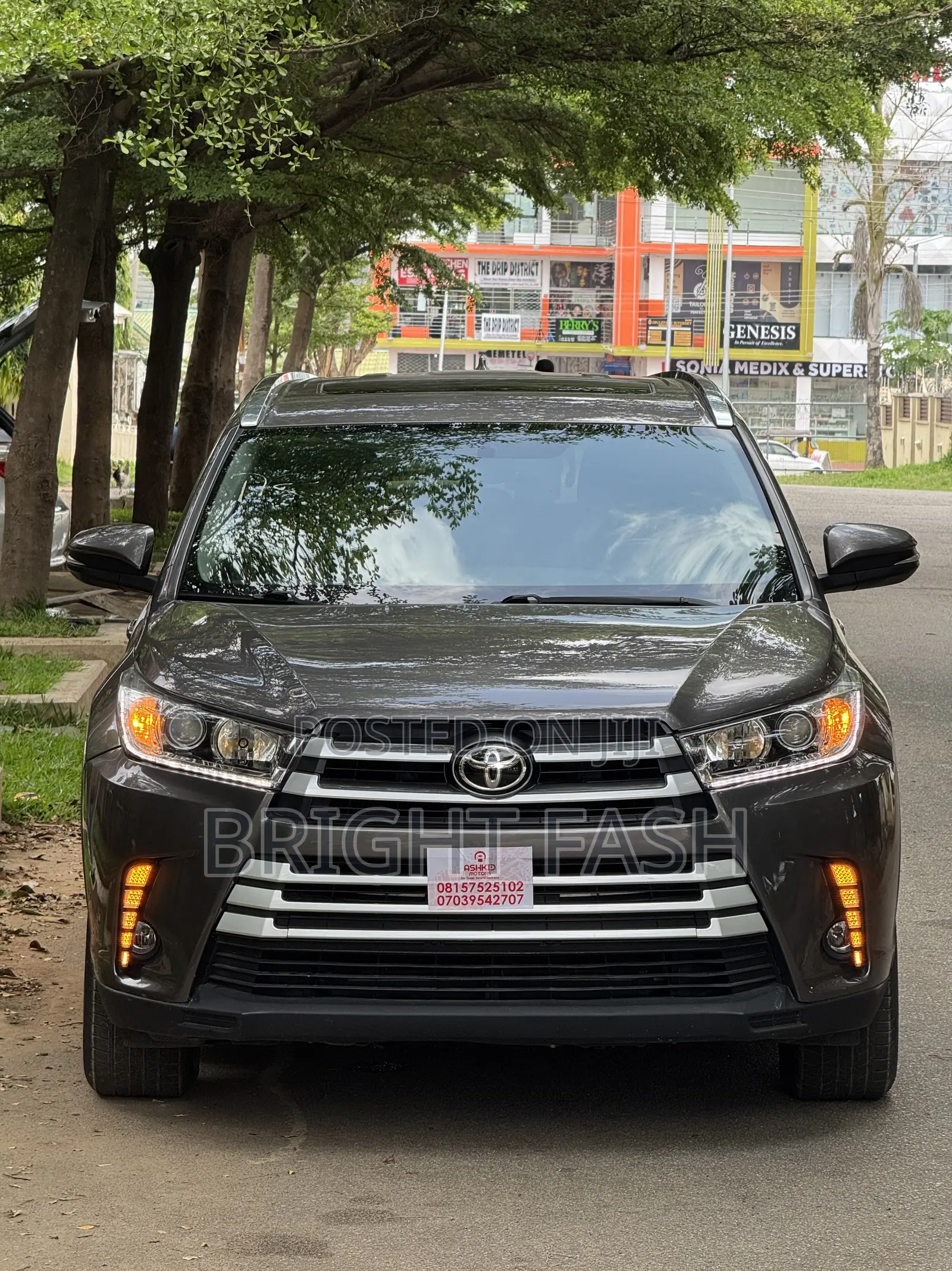 Toyota Highlander XLE 4x4 V6 (3.5L 6cyl 8A) 2017 Gray