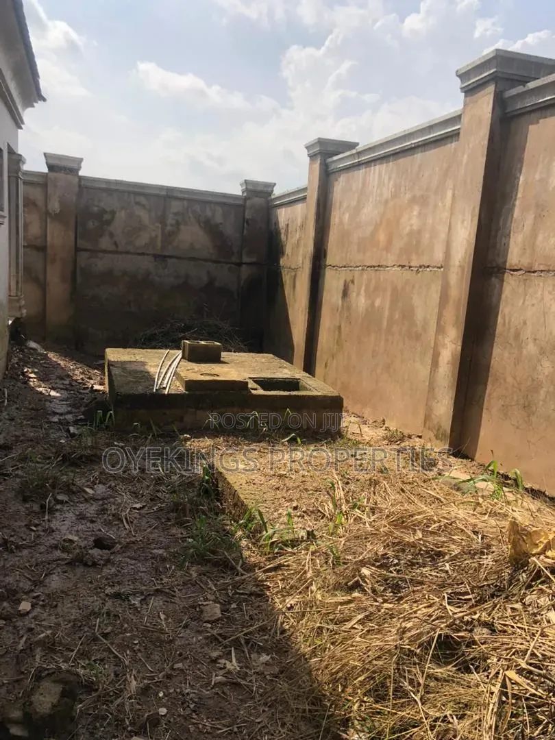 2bdrm Bungalow in Podo, Oluyole for sale