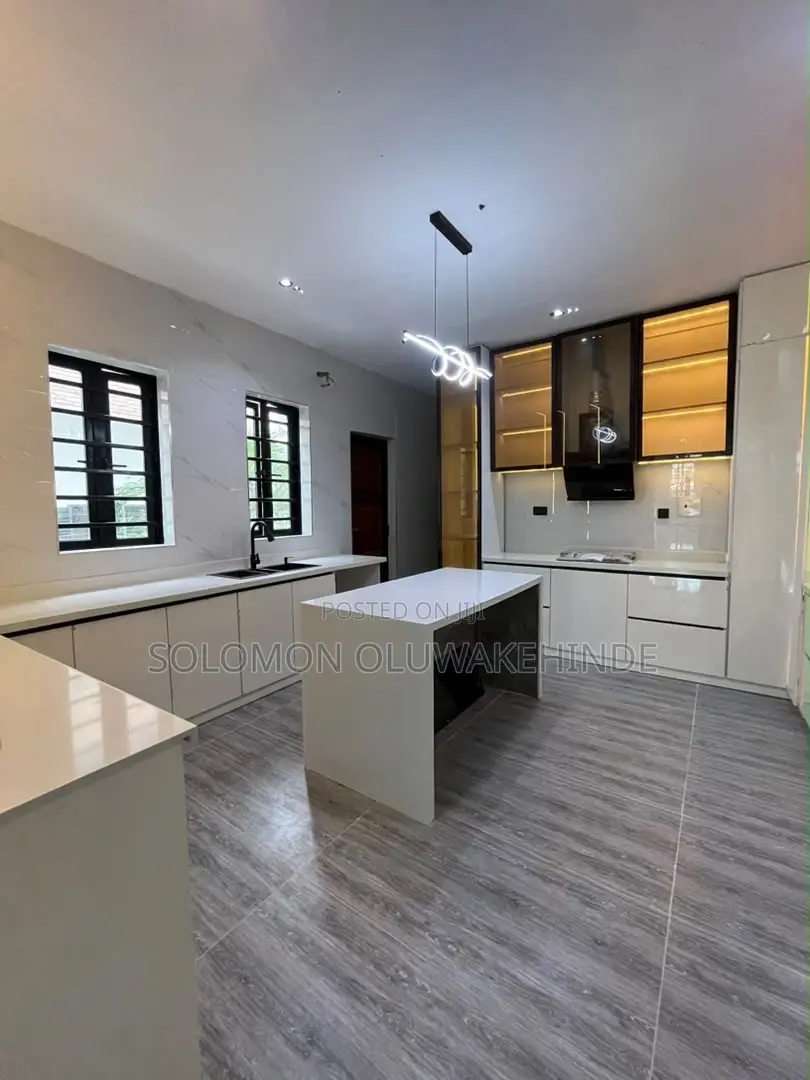 4bdrm Duplex in Vgc for sale