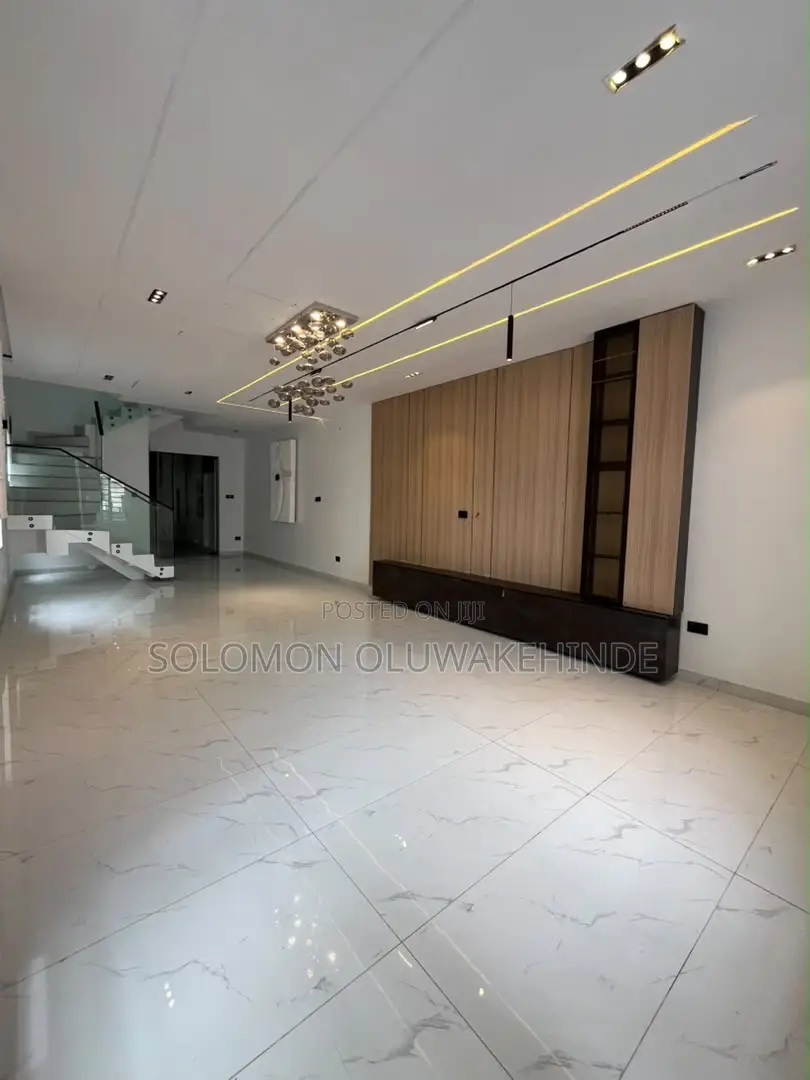 4bdrm Duplex in Vgc for sale