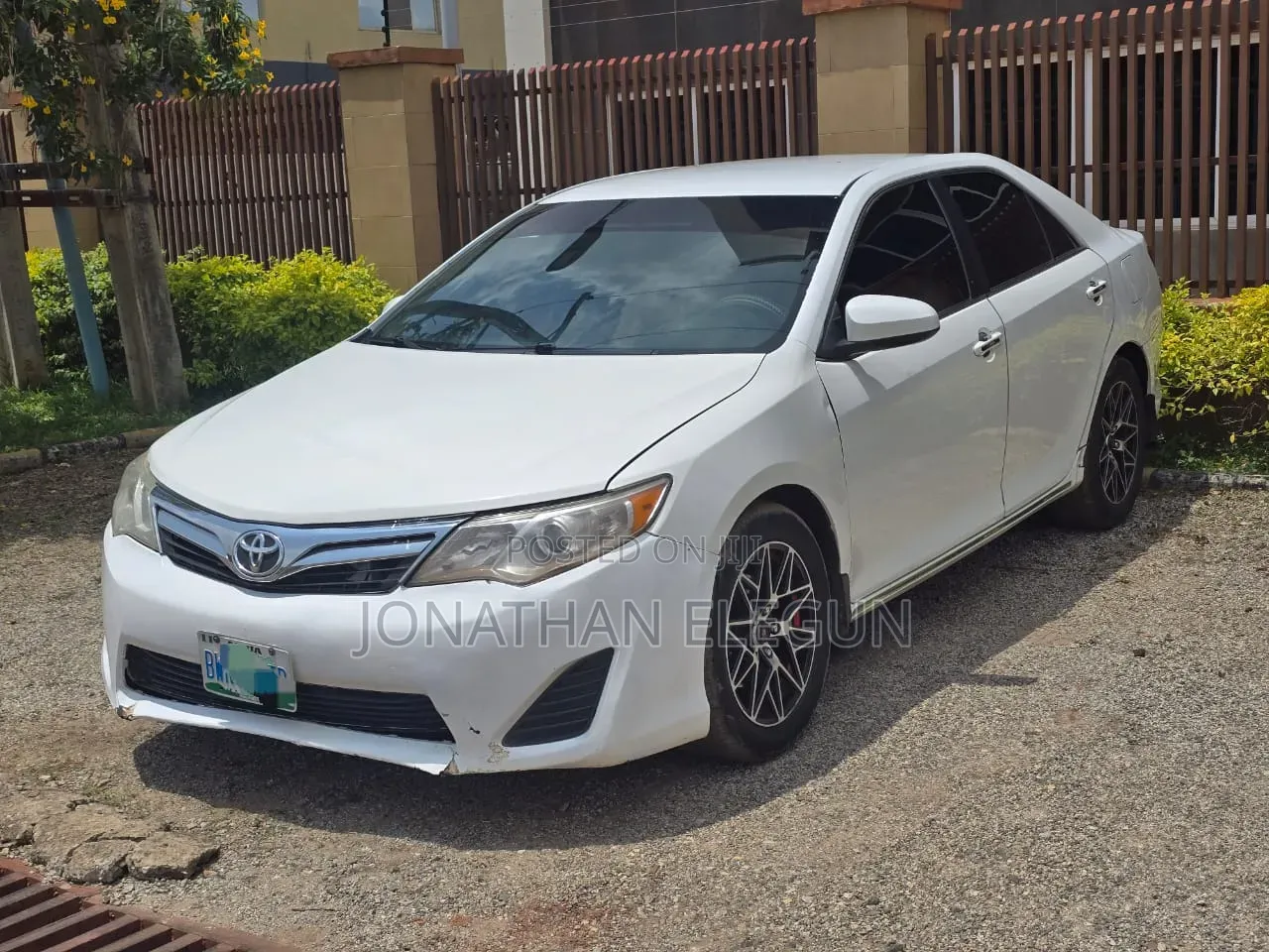 Toyota Camry LE 4dr Sedan (2.5L 4cyl 6A) 2013 White