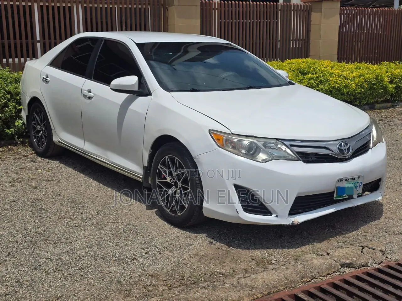 Toyota Camry LE 4dr Sedan (2.5L 4cyl 6A) 2013 White