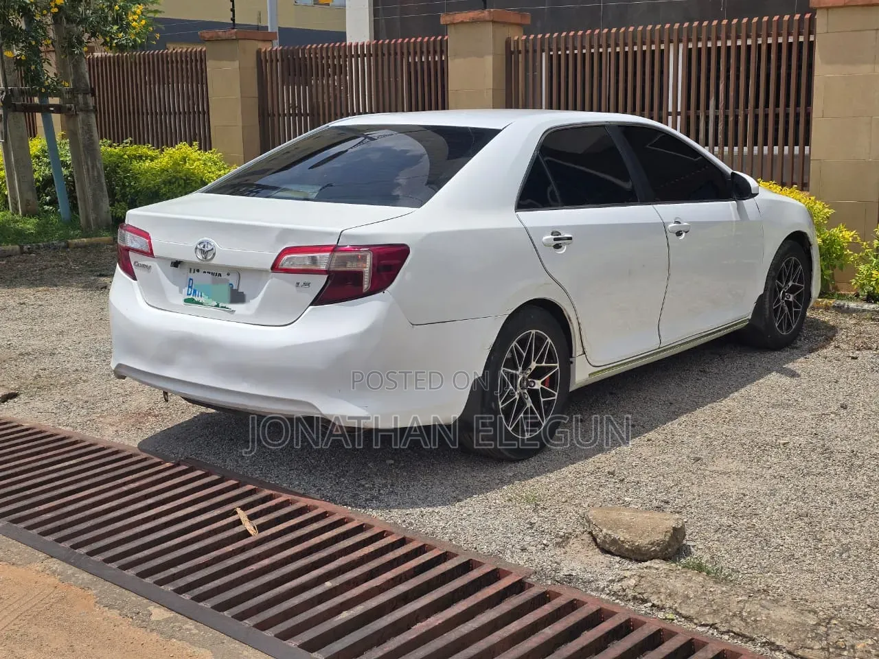 Toyota Camry LE 4dr Sedan (2.5L 4cyl 6A) 2013 White