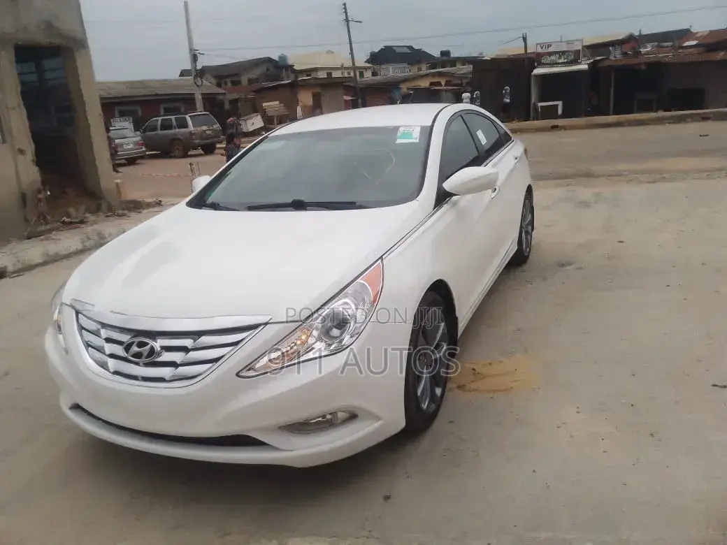 Hyundai Sonata SE Sedan FWD (2.4L 4cyl 6A) 2013 White