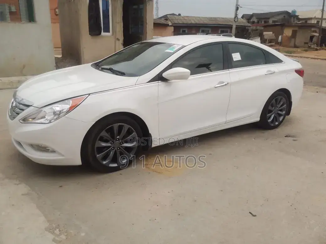 Hyundai Sonata SE Sedan FWD (2.4L 4cyl 6A) 2013 White