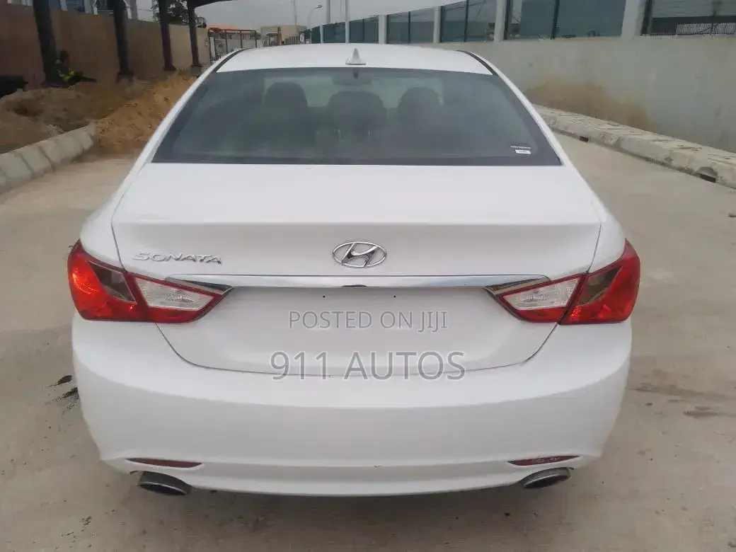 Hyundai Sonata SE Sedan FWD (2.4L 4cyl 6A) 2013 White