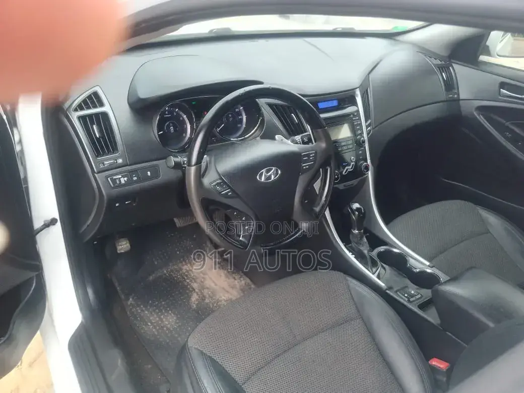 Hyundai Sonata SE Sedan FWD (2.4L 4cyl 6A) 2013 White