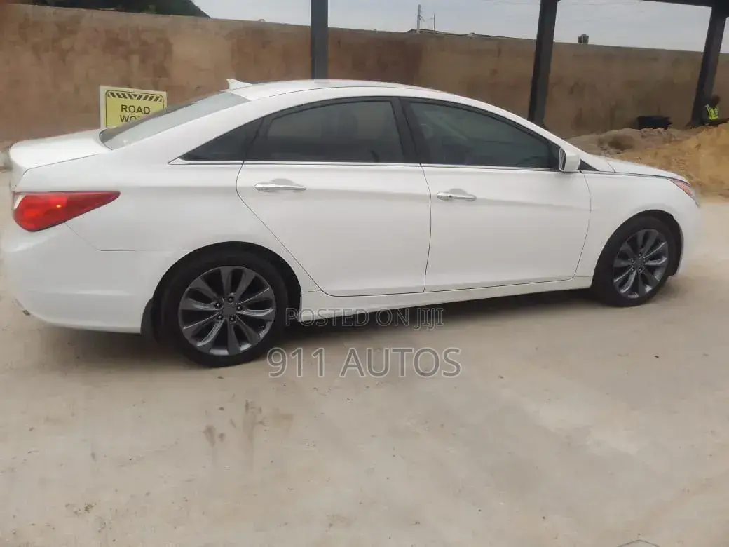 Hyundai Sonata SE Sedan FWD (2.4L 4cyl 6A) 2013 White