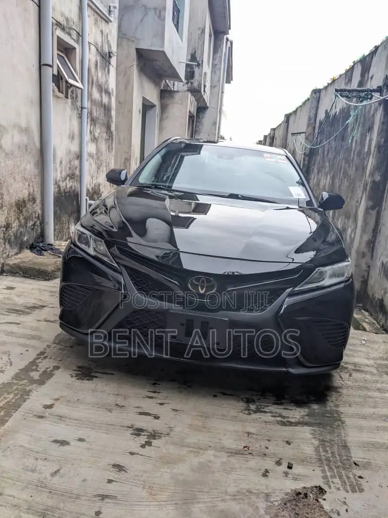 Toyota Camry SE FWD (2.5L 4cyl 8AM) 2018 Black