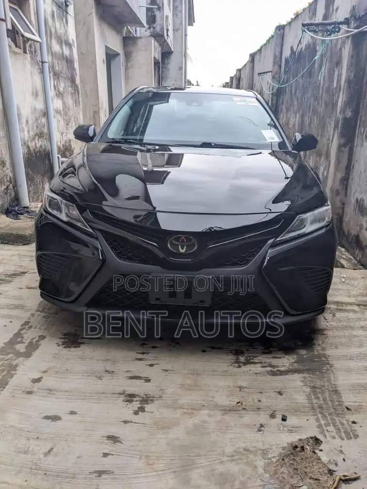 Toyota Camry SE FWD (2.5L 4cyl 8AM) 2018 Black