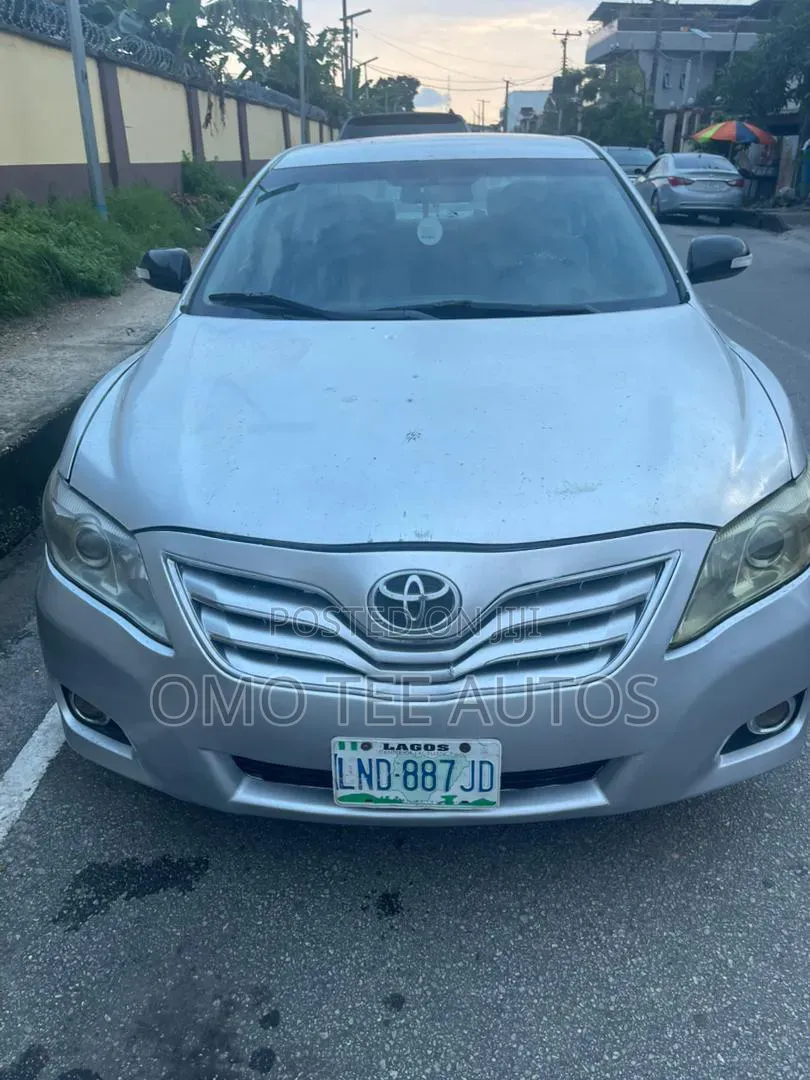 Toyota Camry LE 4dr Sedan (2.5L 4cyl 6AM) 2010 Silver